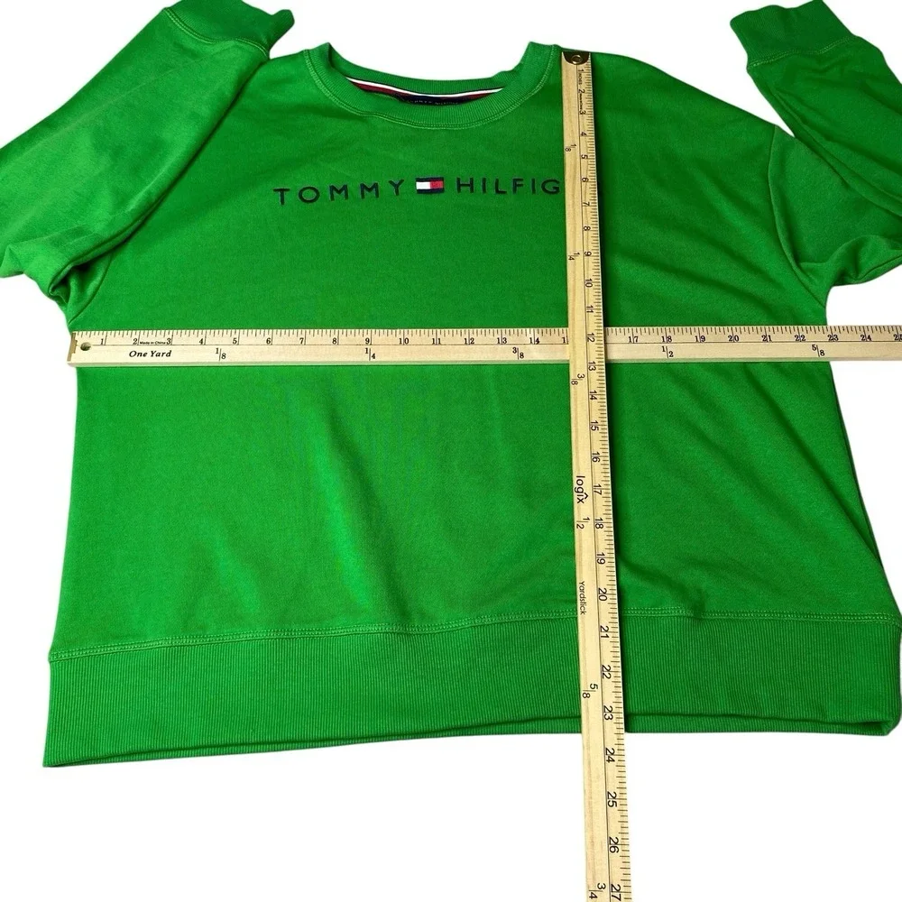 Tommy Hilfiger Men's Large Vibrant‎ Green Crewneck Sweatshirt Embroidered Logo